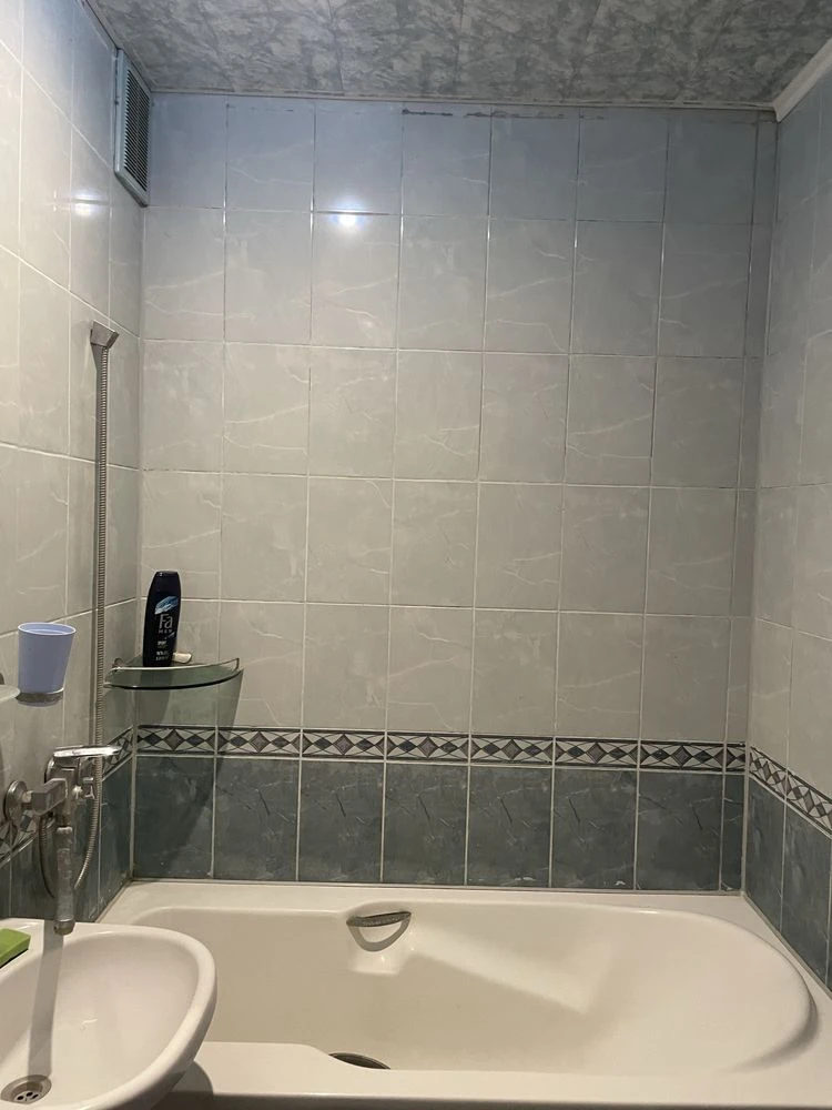 For sale, 3-room apartment on Zarichna Street.