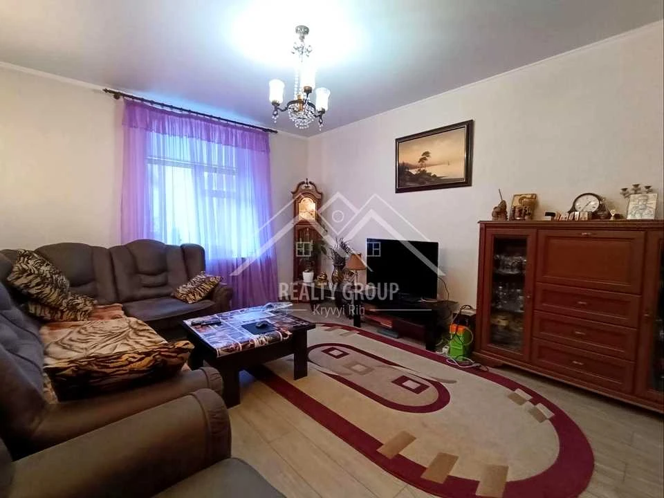 Apartment. Kryvi Rog, University Avenue