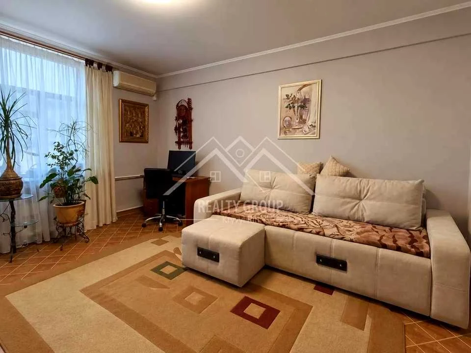 Apartment. Kryvi Rog, University Avenue