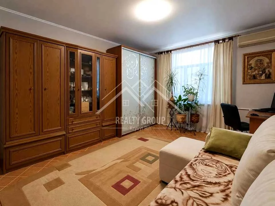 Apartment. Kryvi Rog, University Avenue