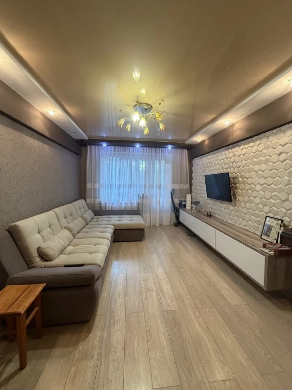 3-bedroom apartment for sale on Ingulets Avenue (Peremohy Street, 18)