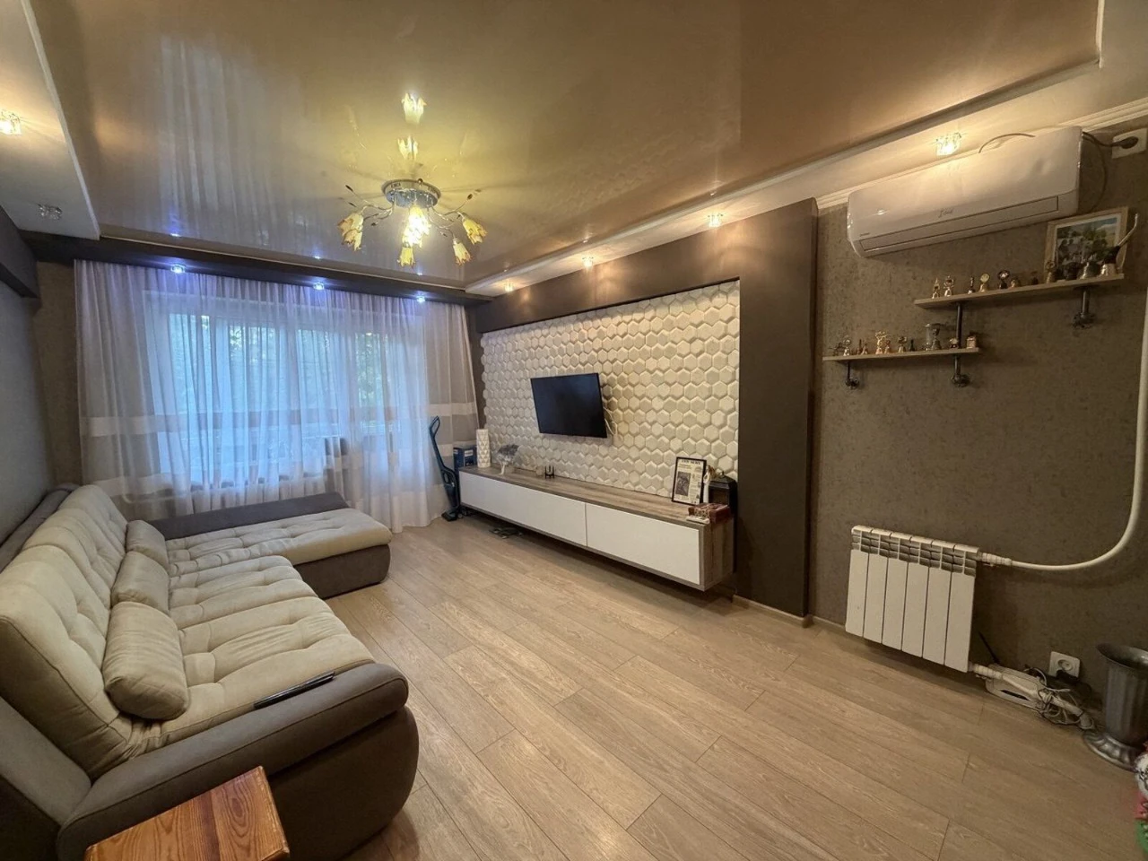 3-bedroom apartment for sale on Ingulets Avenue (Peremohy Street, 18)