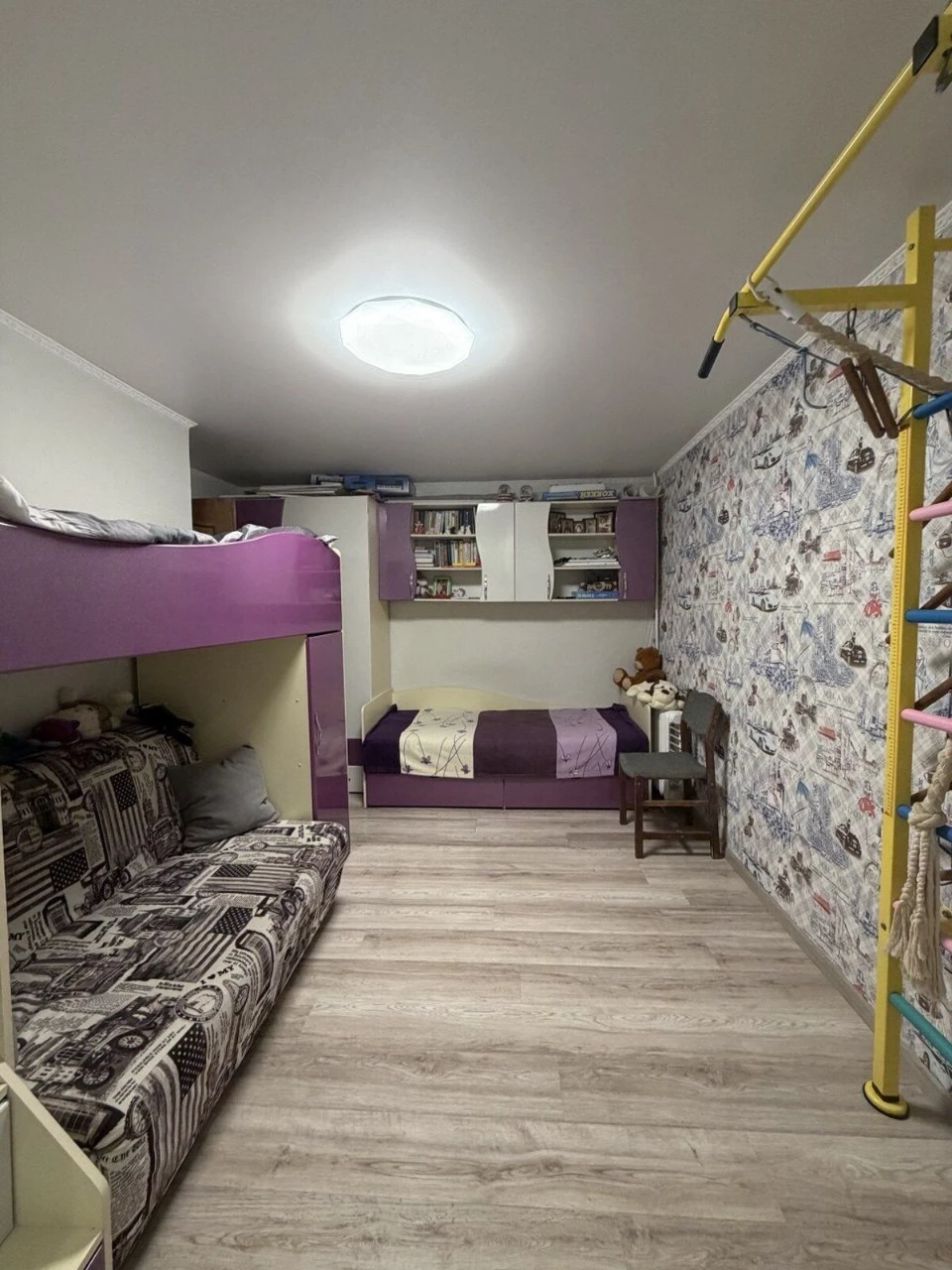 3-bedroom apartment for sale on Ingulets Avenue (Peremohy Street, 18)