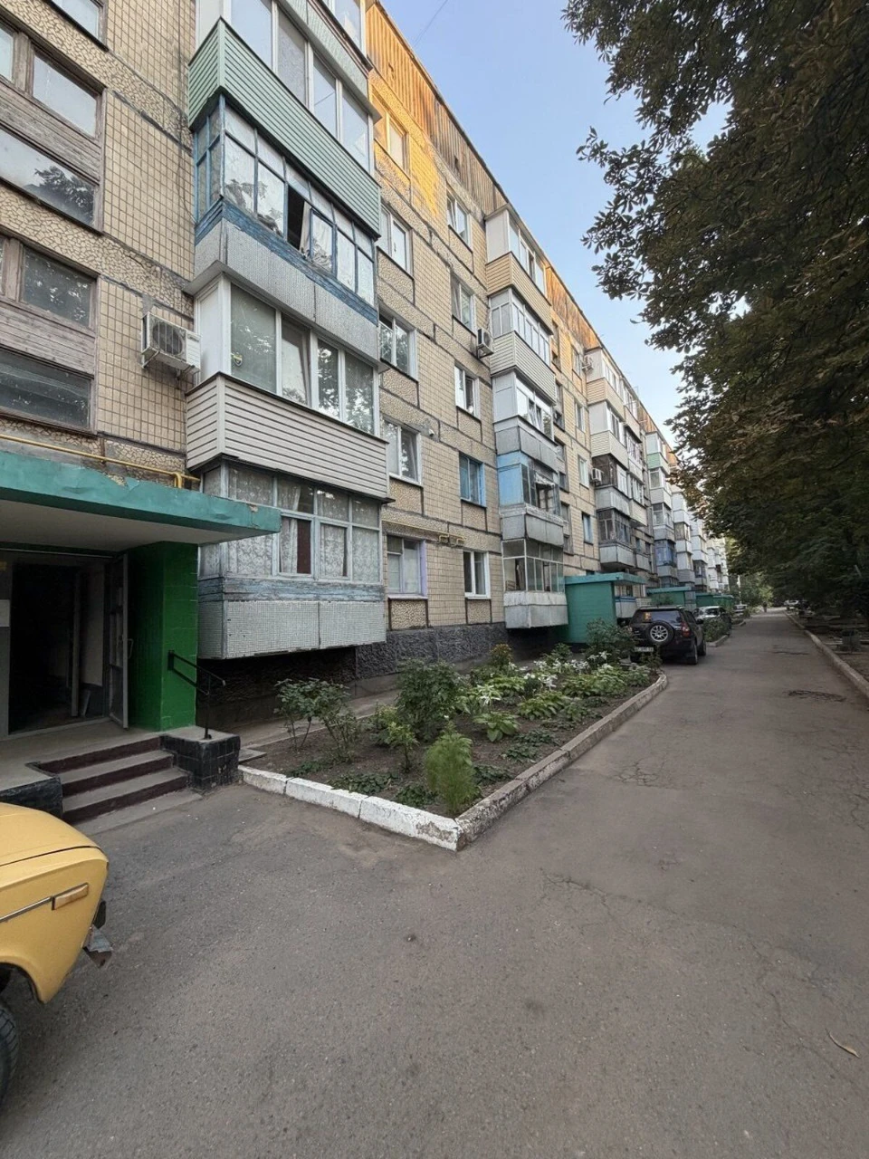 3-bedroom apartment for sale on Ingulets Avenue (Peremohy Street, 18)