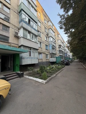 3-bedroom apartment for sale on Ingulets Avenue (Peremohy Street, 18)