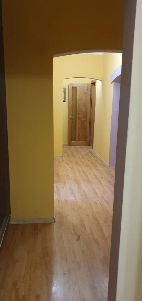 Spacious 3-bedroom apartment for sale on Восточный 1.