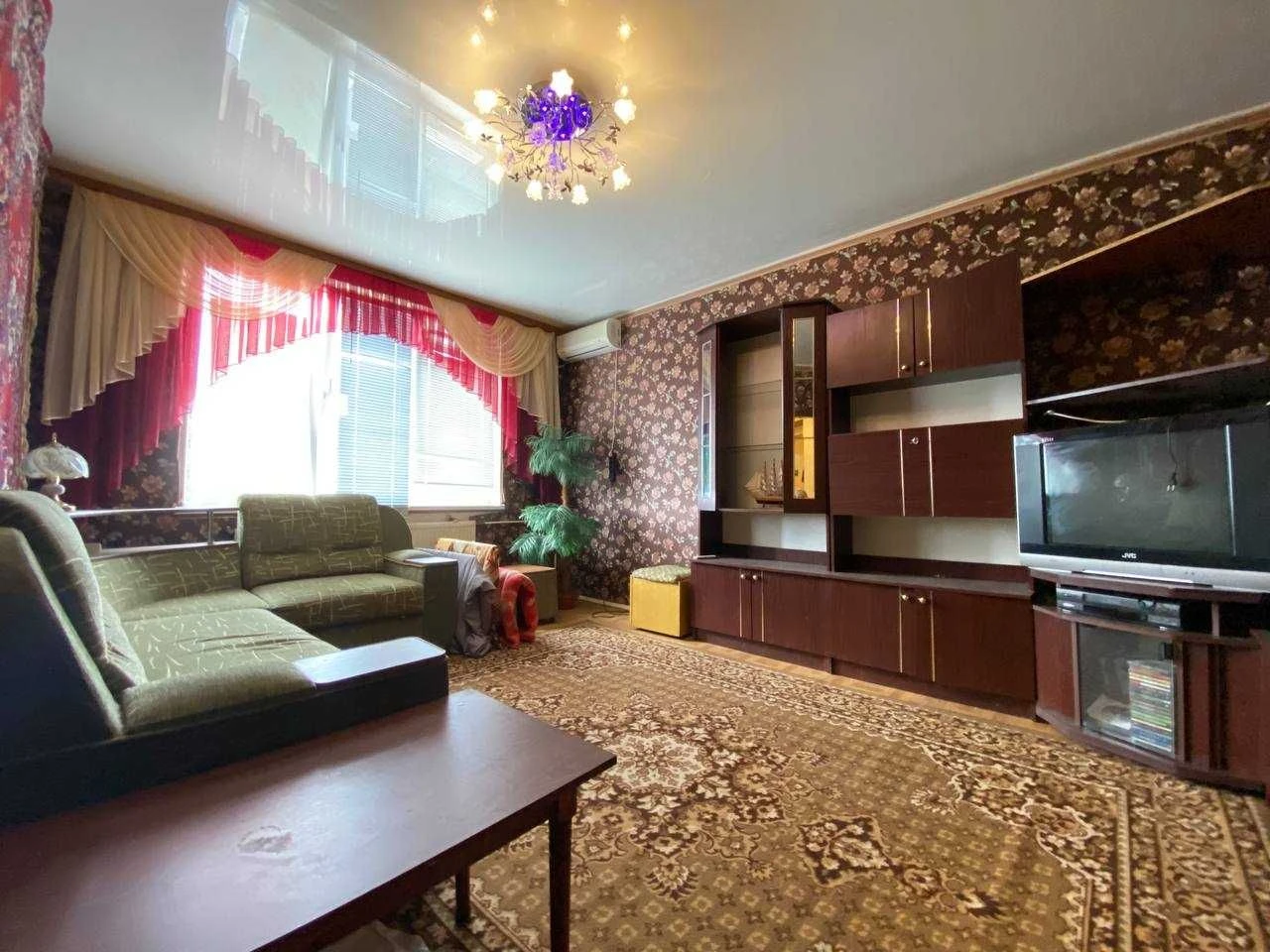 Продаётся 2-комнатная квартира на Макулане, микрорайон Всебр