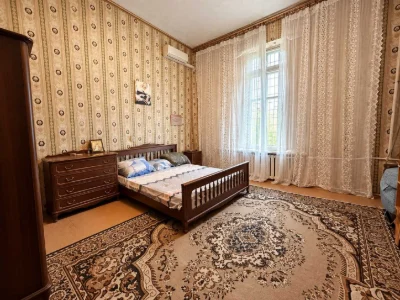 Sale of a 5-room apartment on the Ingul' River with a separate entrance and a large