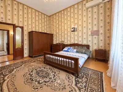 Sale of a 5-room apartment on the Ingul' River with a separate entrance and a large