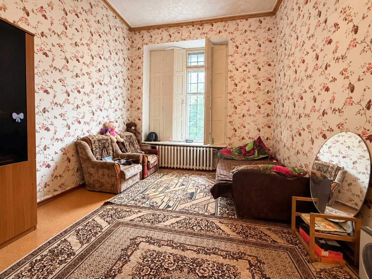 Sale of a 5-room apartment on the Ingul' River with a separate entrance and a large