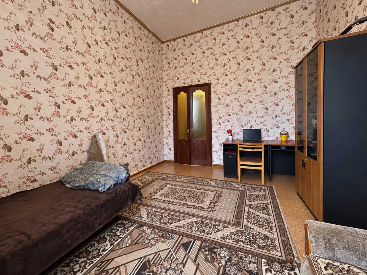 Sale of a 5-room apartment on the Ingul' River with a separate entrance and a large