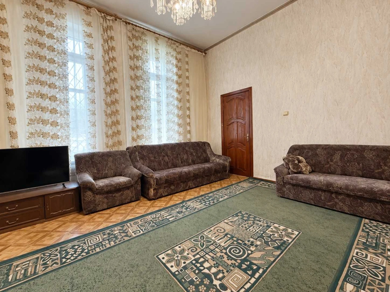 Sale of a 5-room apartment on the Ingul' River with a separate entrance and a large