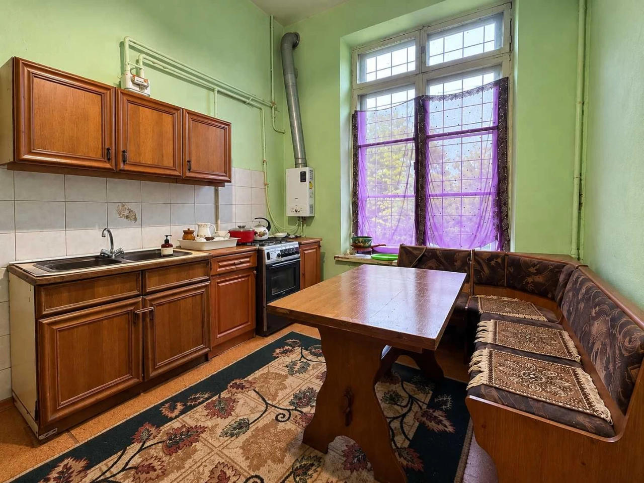 Sale of a 5-room apartment on the Ingul' River with a separate entrance and a large