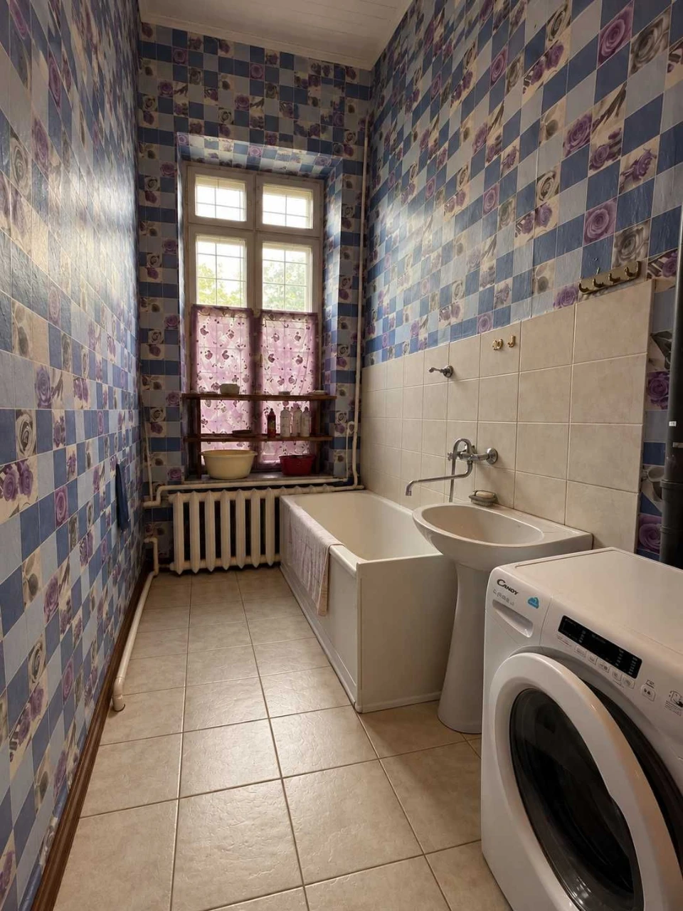 Sale of a 5-room apartment on the Ingul' River with a separate entrance and a large