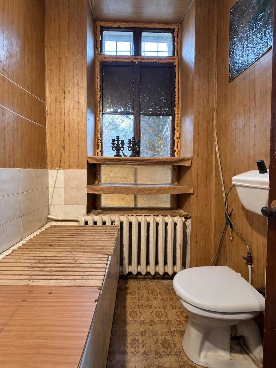 Sale of a 5-room apartment on the Ingul' River with a separate entrance and a large