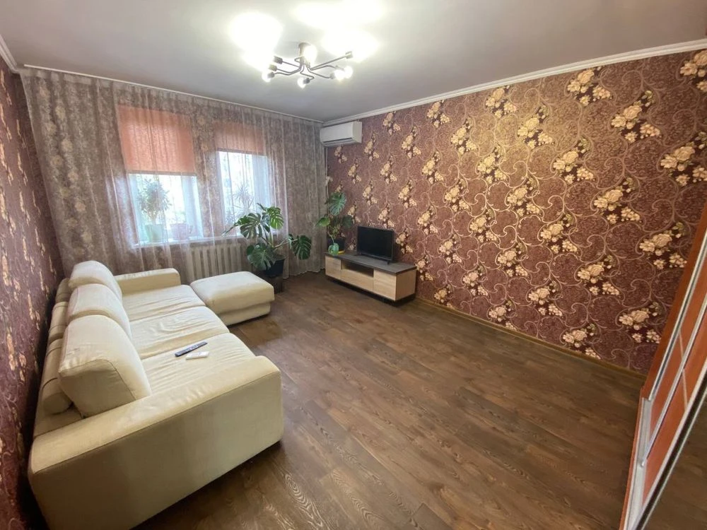 Sale of a 2-room apartment on Kryvorizhstal Street "Red"