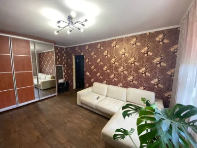 Sale of a 2-room apartment on Kryvorizhstal Street "Red"
