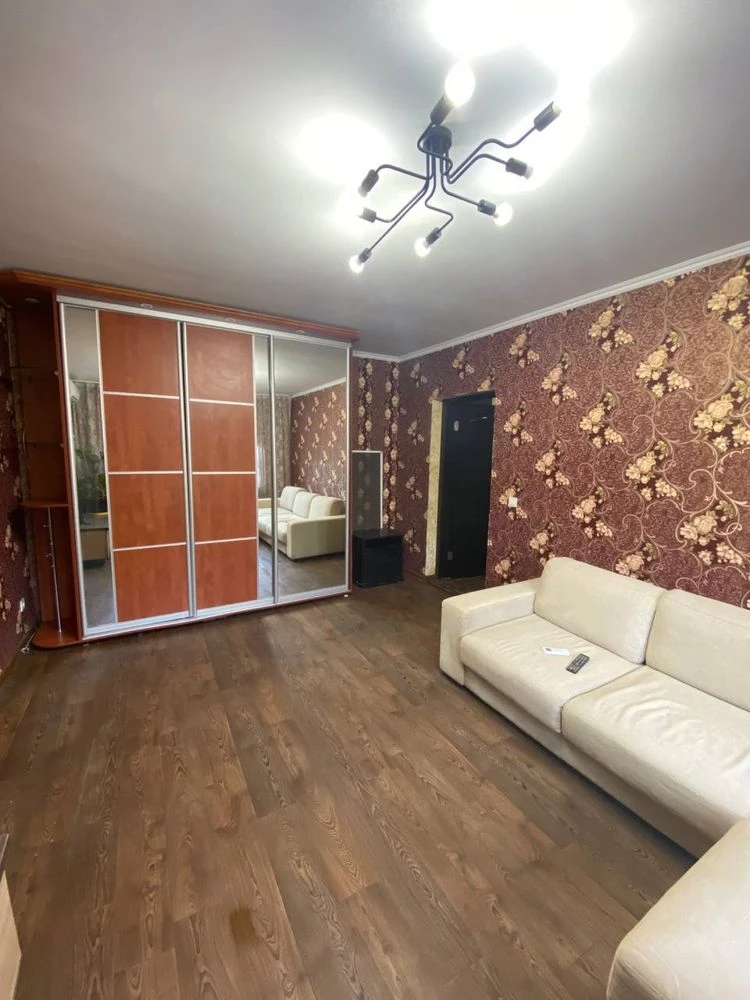 Sale of a 2-room apartment on Kryvorizhstal Street "Red"