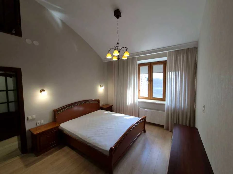 Квартира. Кривой Рог, улица Александра Поля, 7