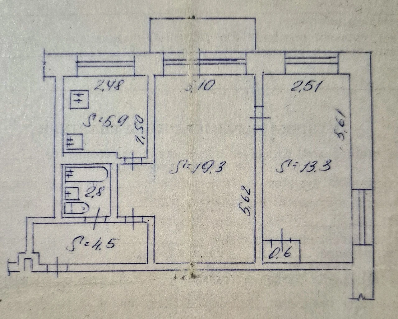 For Sale: 2-room apartment on the 3rd floor in the Uhtomsky Voskhom residential complex, Plia district.