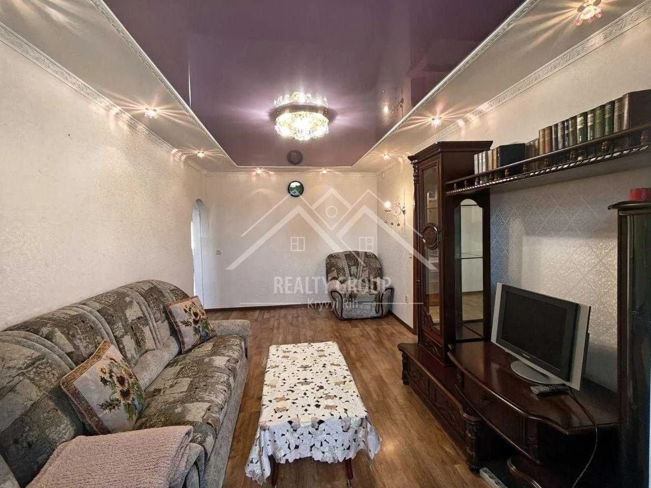 For Sale 3-bedroom apartment with independent heating (Matevych)