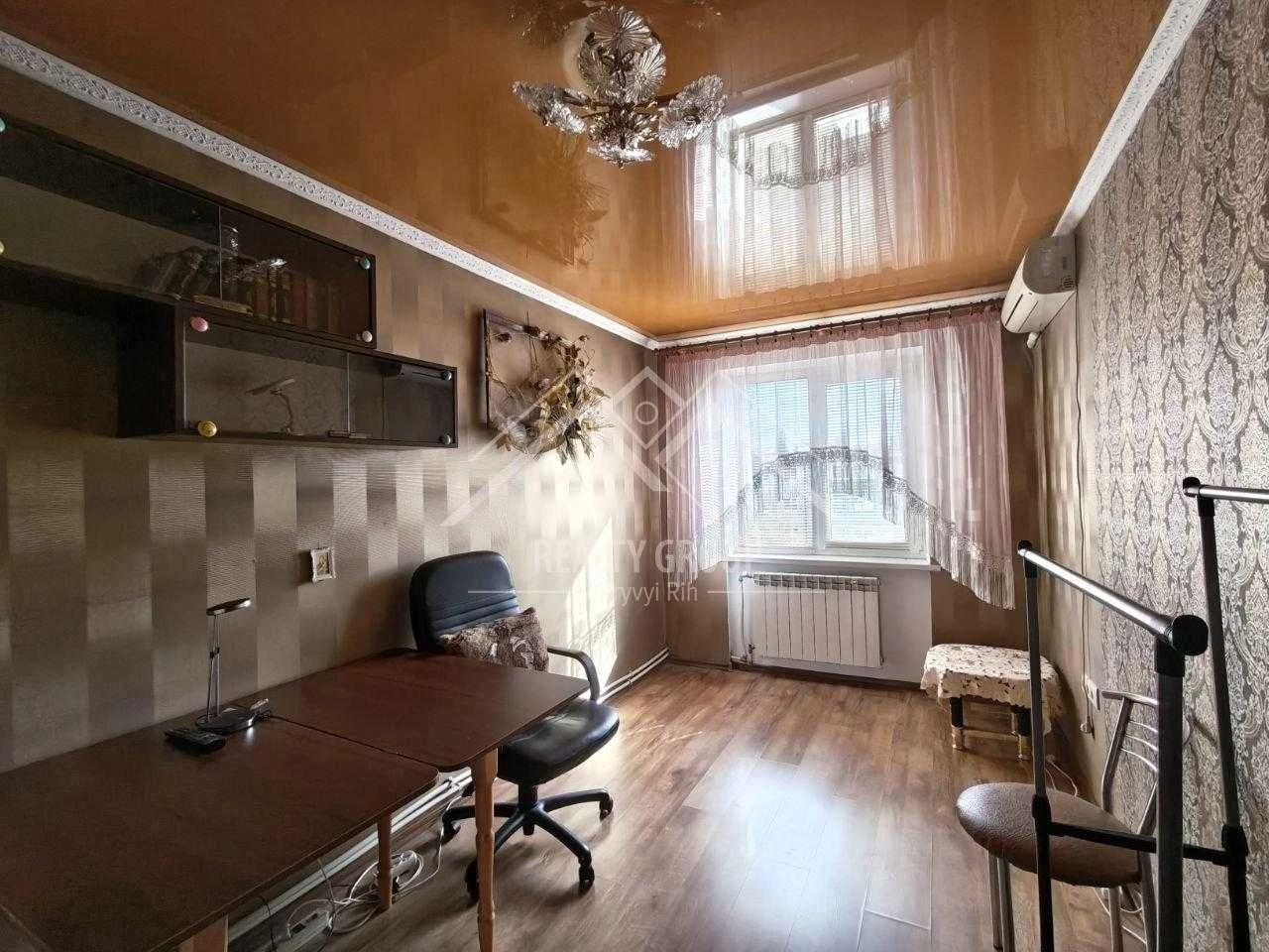 For Sale 3-bedroom apartment with independent heating (Matevych)