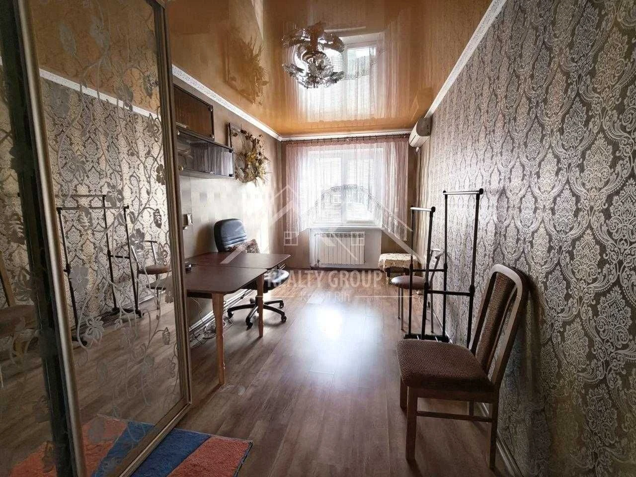 For Sale 3-bedroom apartment with independent heating (Matevych)