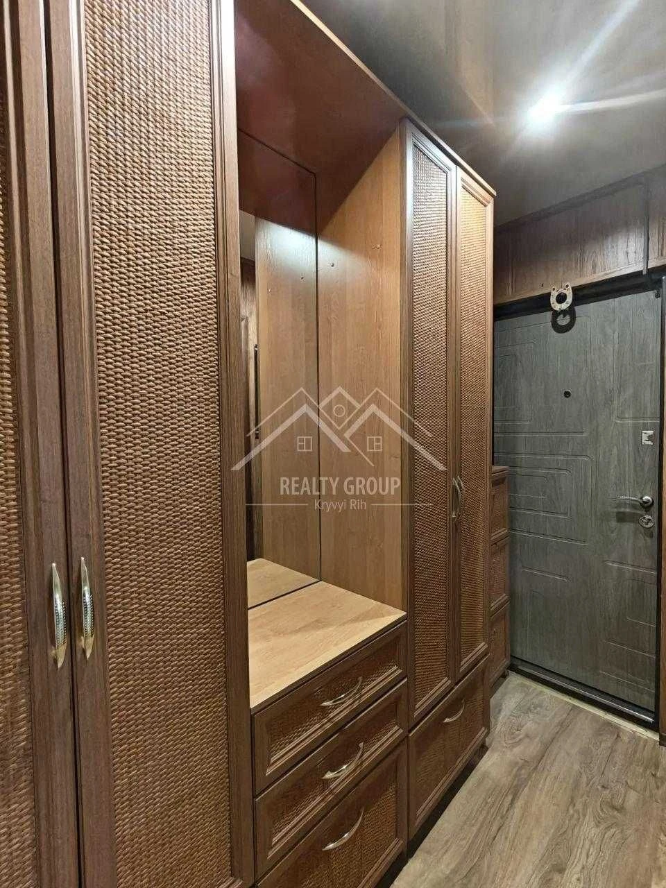 For Sale 3-bedroom apartment with independent heating (Matevych)