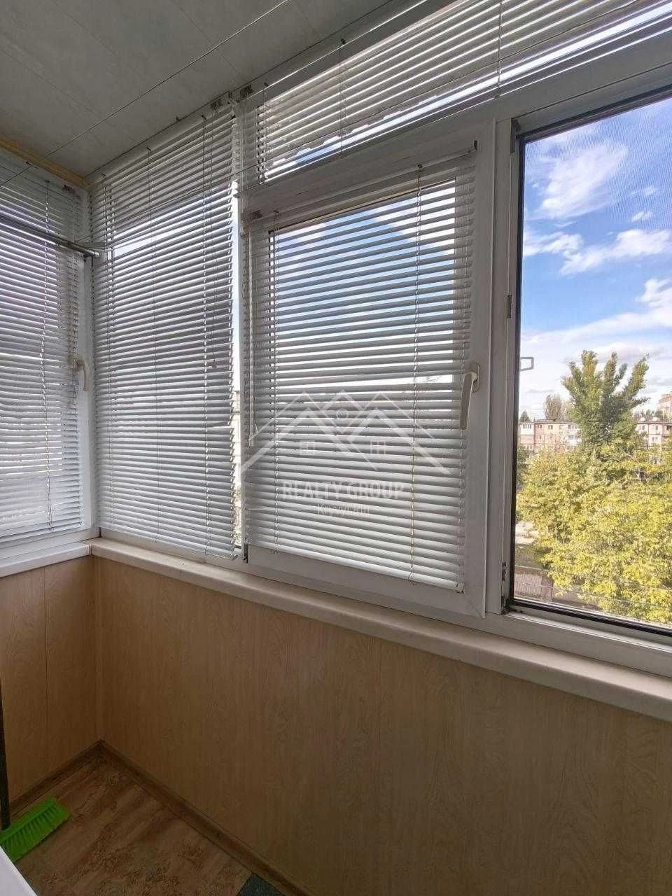 For Sale 3-bedroom apartment with independent heating (Matevych)