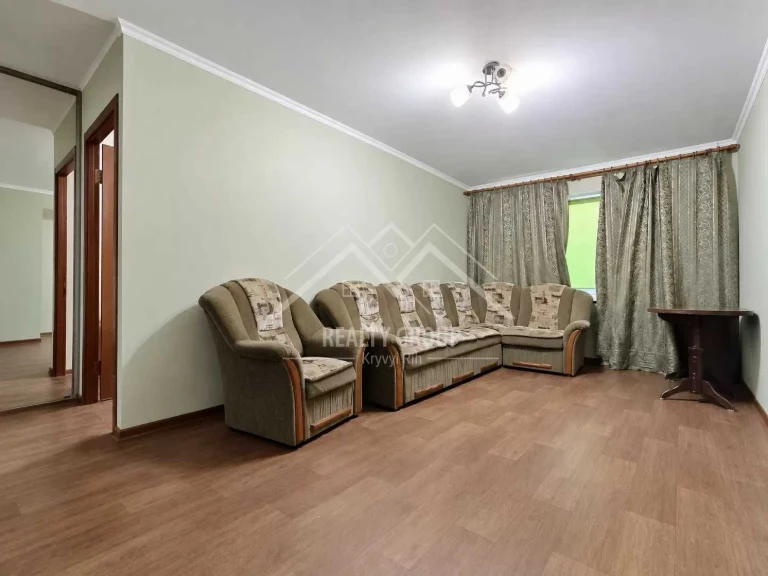 Sale of a spacious 3-bedroom apartment in 98th district