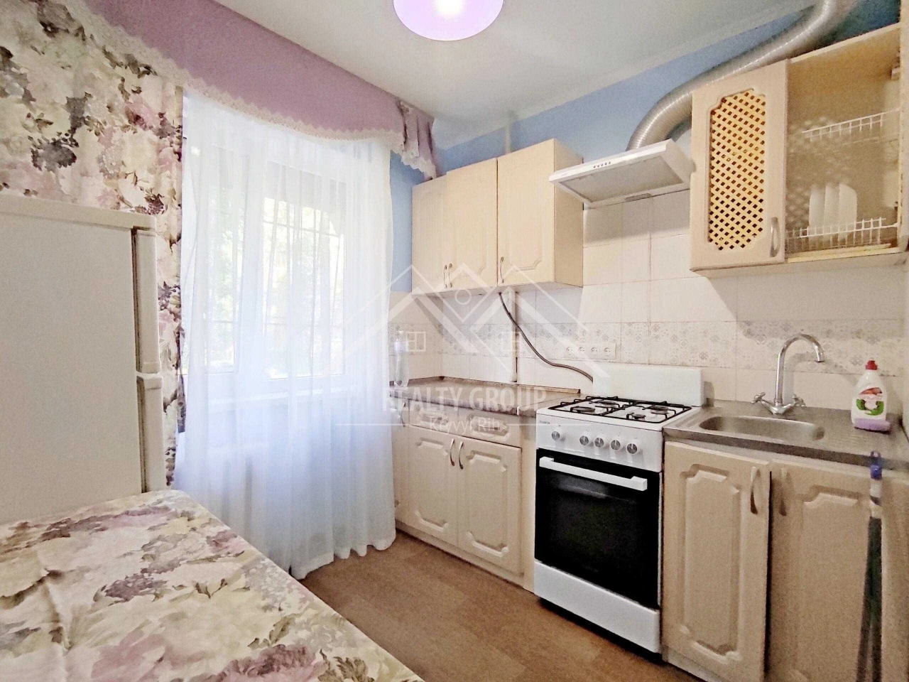 Sale of a spacious 3-bedroom apartment in 98th district