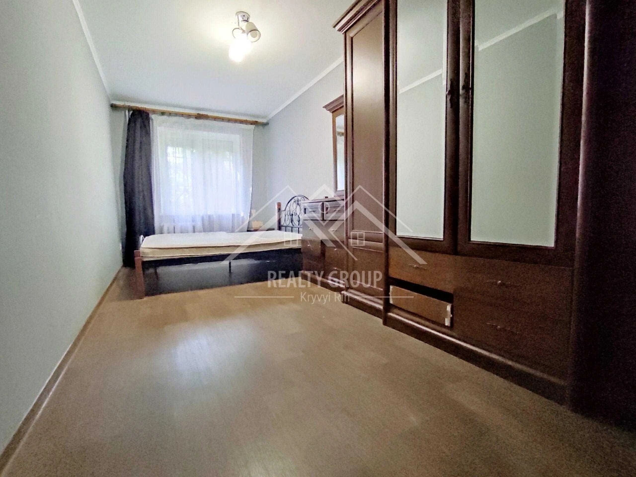 Sale of a spacious 3-bedroom apartment in 98th district