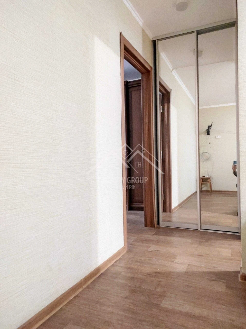 Sale of a spacious 3-bedroom apartment in 98th district