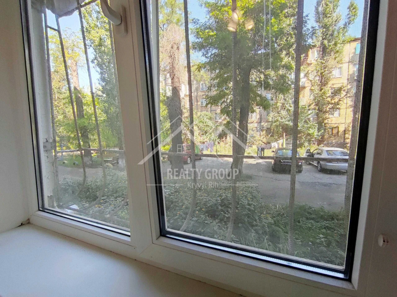 Sale of a spacious 3-bedroom apartment in 98th district