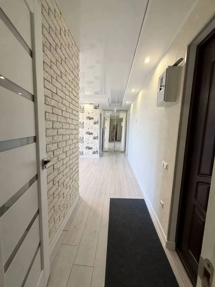 Selling my 3-room apartment on Street of Peace, 7 (Dzerzhynka)