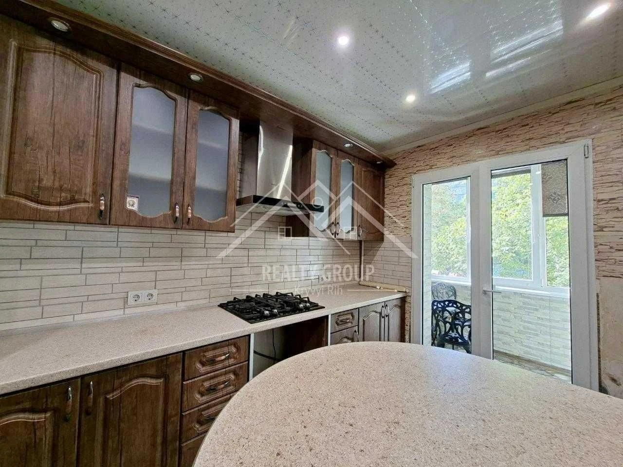 Sale of a 3-room apartment with improved layout in Hirnysky