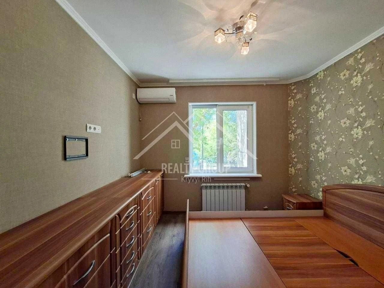 Sale of a 3-room apartment with improved layout in Hirnysky