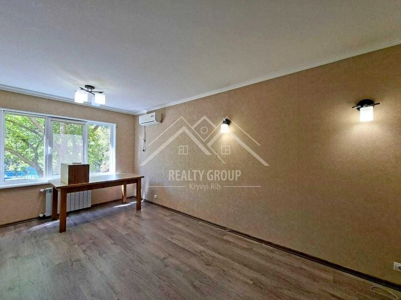 Sale of a 3-room apartment with improved layout in Hirnysky