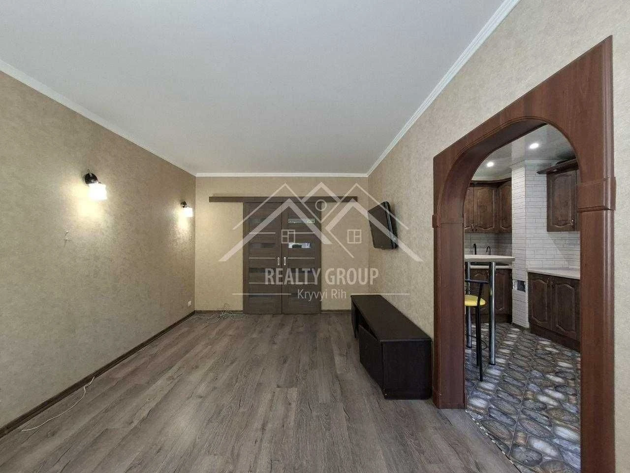 Sale of a 3-room apartment with improved layout in Hirnysky