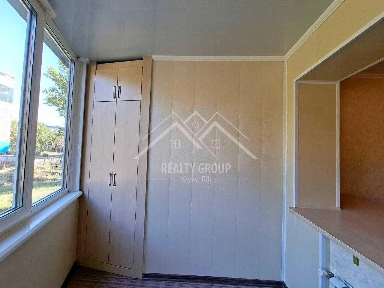 Sale of a 3-room apartment with improved layout in Hirnysky