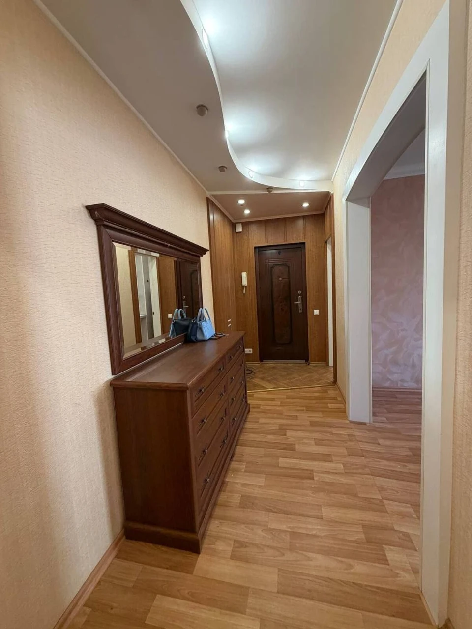 Продаж 3-кімнатній квартири в Сонячному мікрорайоні