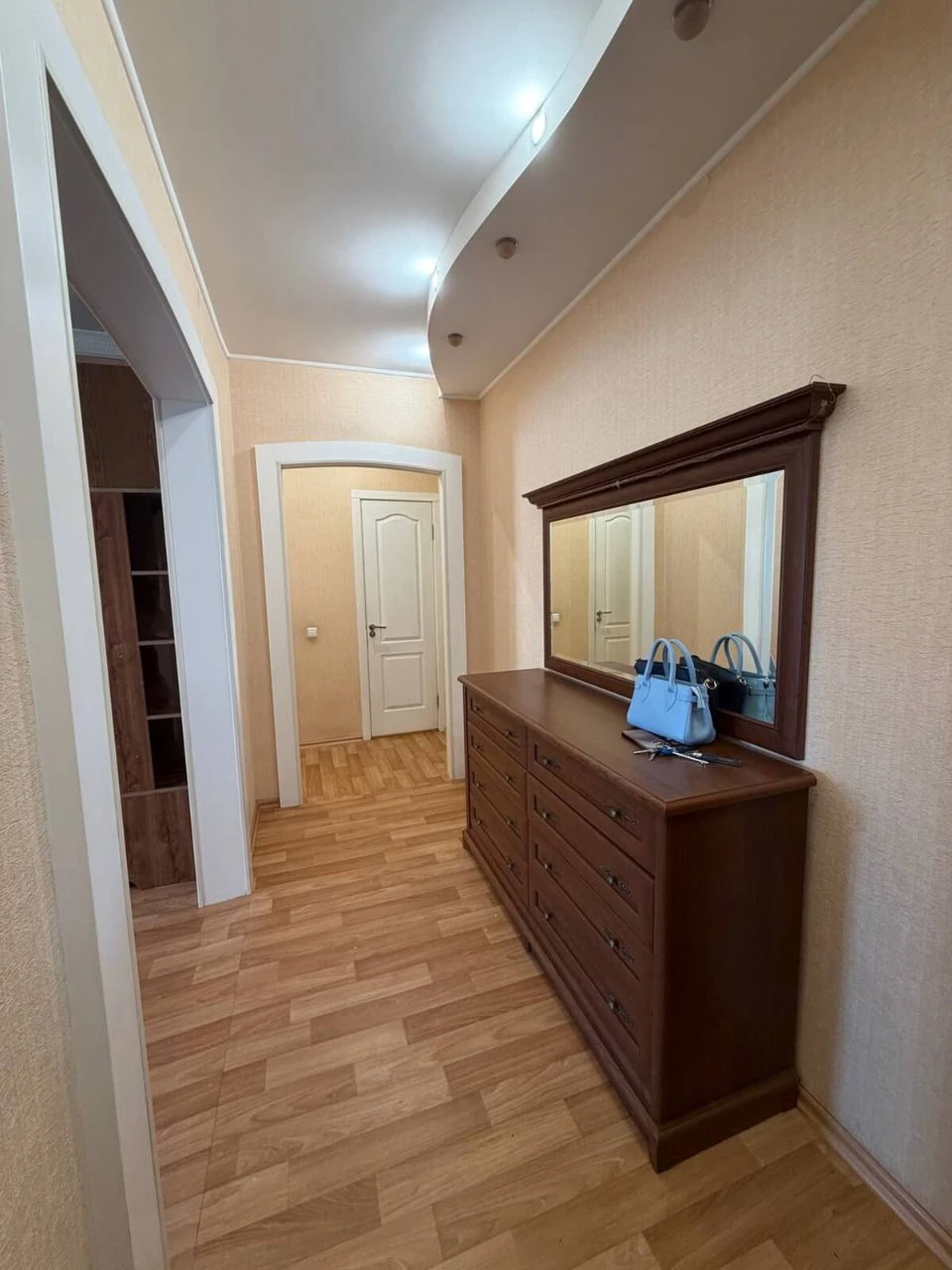 Продаж 3-кімнатній квартири в Сонячному мікрорайоні
