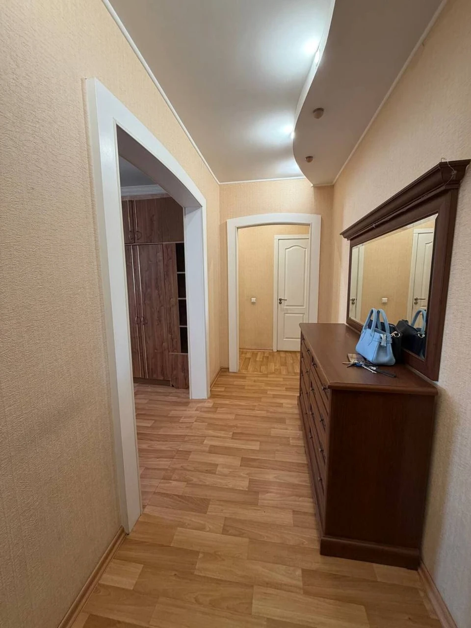 Продаж 3-кімнатній квартири в Сонячному мікрорайоні