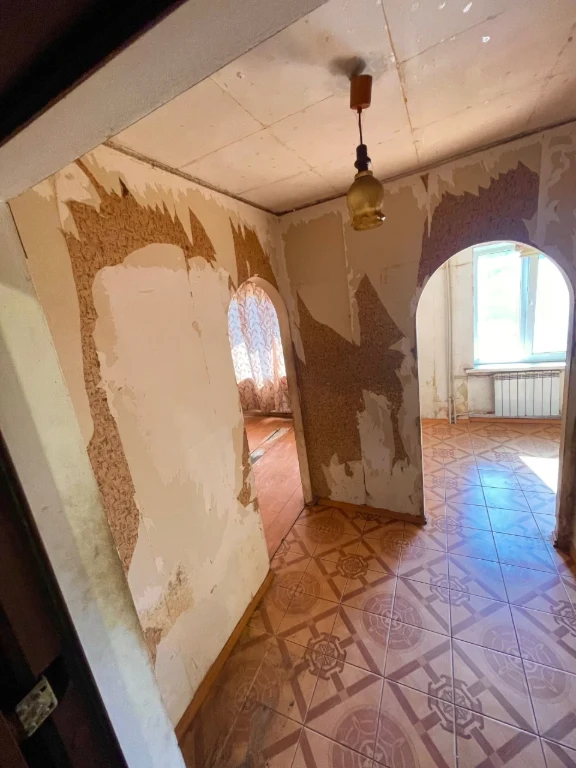 One-bedroom apartment from owner for renovation