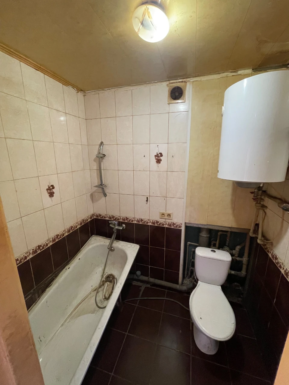 One-bedroom apartment from owner for renovation