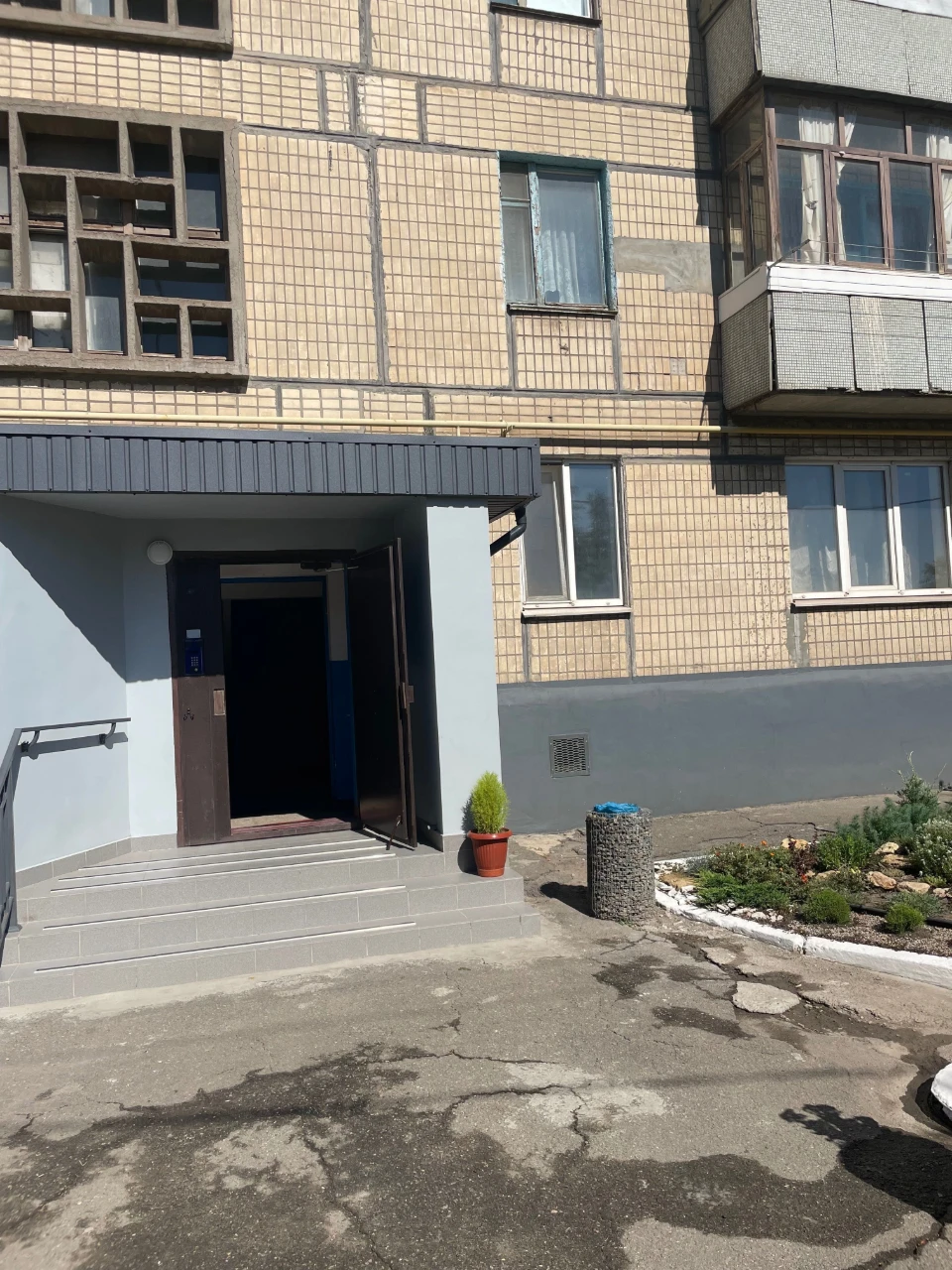 One-bedroom apartment from owner for renovation