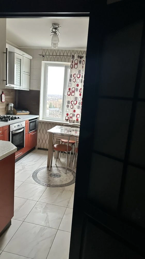 Selling 3-bedroom apartment, 95 sq meters