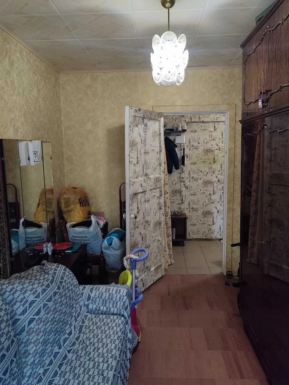 Продається 4-кімнатна квартира на Свято-Миколаївській, Кривий Ріг