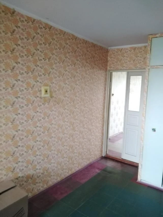 3 room apartment 6/9, Charovna Street (district 8 hospital)