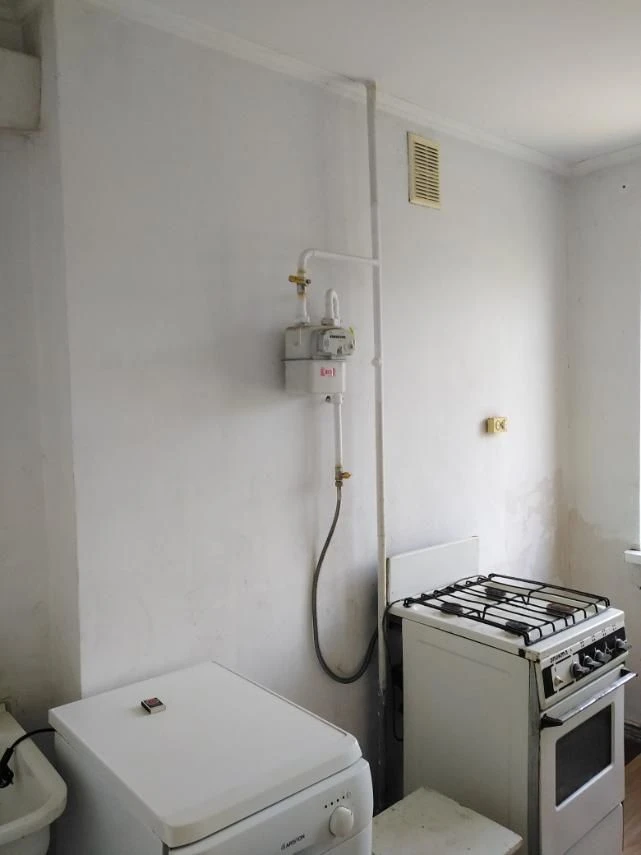 3 room apartment 6/9, Charovna Street (district 8 hospital)